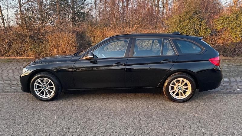 Gebraucht BMW 318 136 PS (100 kW) 2018 Schwarz Kombi
