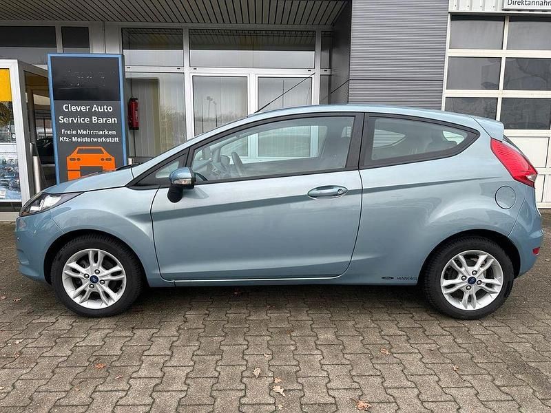 Gebraucht Ford Fiesta Trend 60 PS (44 kW) 2010 Avalongrau Kleinwagen