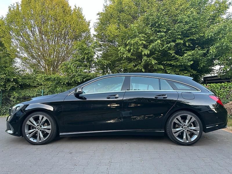 Schwarz Gebraucht 2018 Mercedes CLA200 Kombi | 15.550 € (Fairer Preis) - Bild 1/4