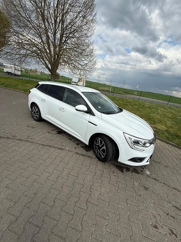 Weiß Gebraucht 2018 Renault Mégane GrandTour Kombi | 6.300 € (Superpreis) - Bild 1/4
