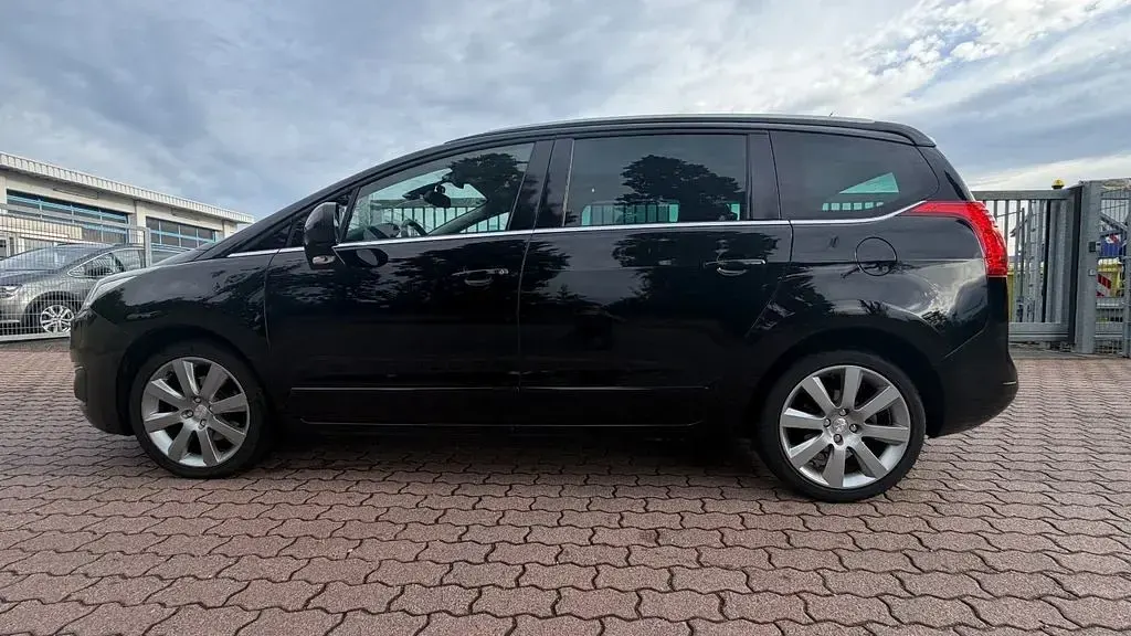 Gebraucht Peugeot 5008 Allure 120 PS (88 kW) 2015 Schwarz Van / Kleinbus