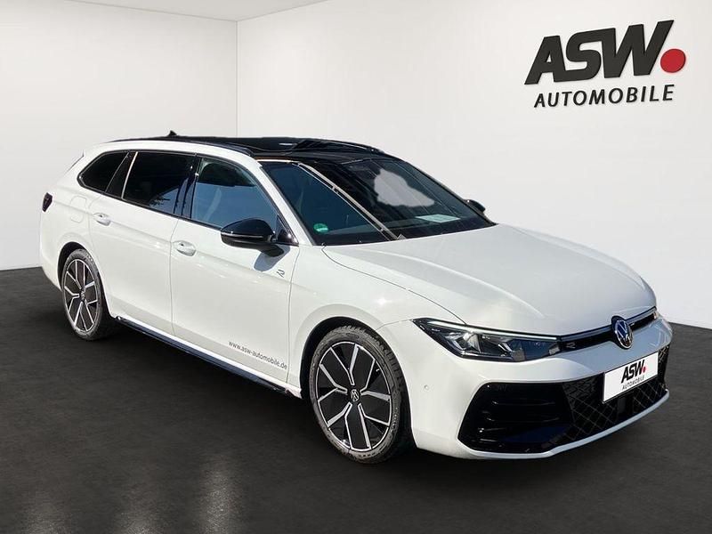 Gebraucht VW Passat R-line 193 PS (141 kW) 2025 Pure white Limousine