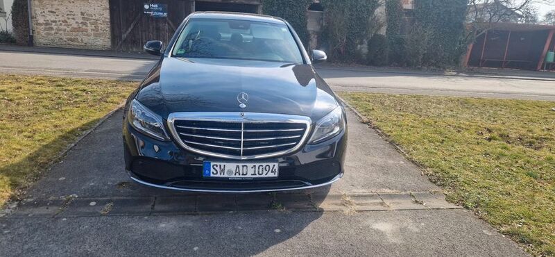 Schwarz Gebraucht 2018 Mercedes C220 Limousine | 25.000 € (Teuer) - Bild 1/4