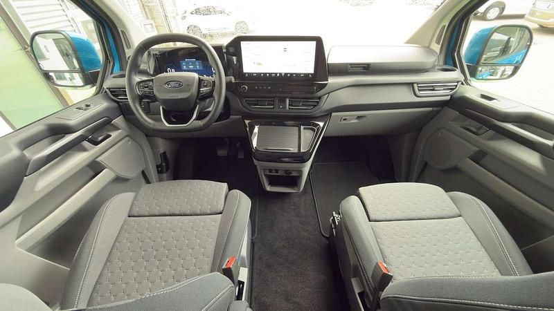 Gebraucht Ford Transit Custom Nugget 170 PS (125 kW) 2025 Digital aqua blue Van / Kleinbus