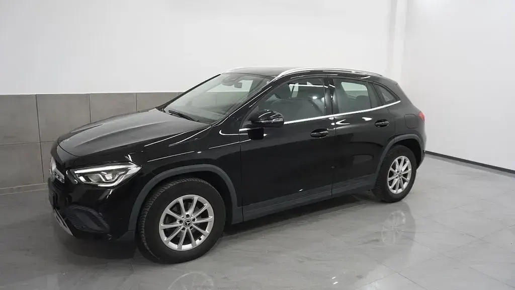 Gebraucht Mercedes GLA180 136 PS (100 kW) 2021 Schwarz SUV
