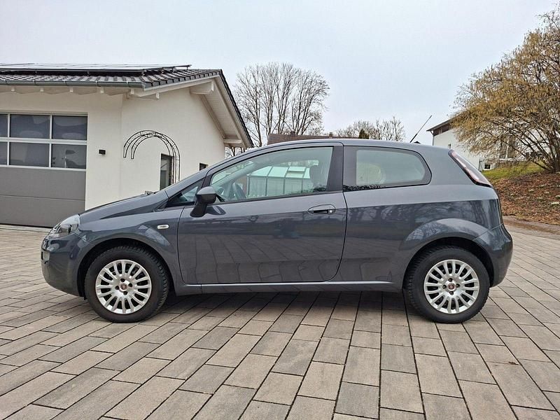 Gebraucht Fiat Punto 77 PS (56 kW) 2012 Grau Kleinwagen