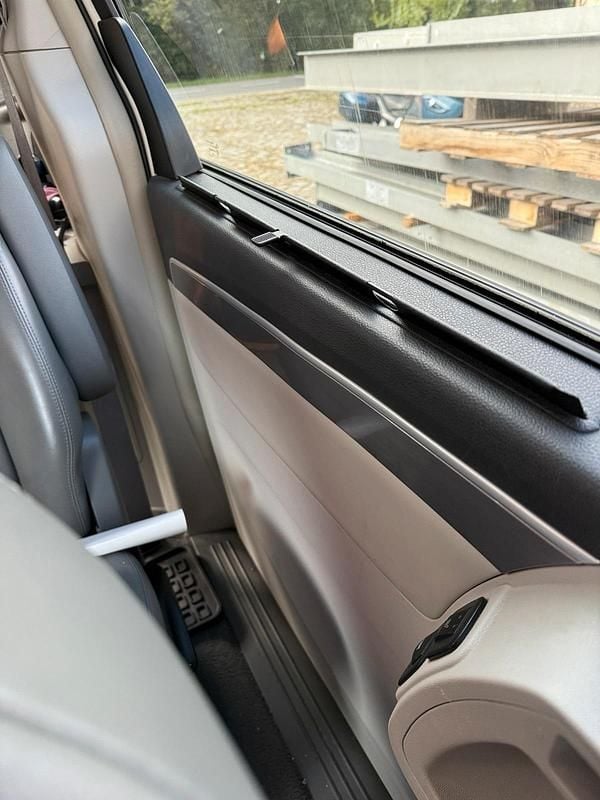 Weiß Gebraucht 2011 VW Routan Van / Kleinbus | 9.900 € - Bild 1/4