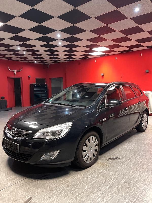 Schwarz Gebraucht 2011 Opel Astra Sport Kombi | 4.990 € (Fairer Preis) - Bild 1/4