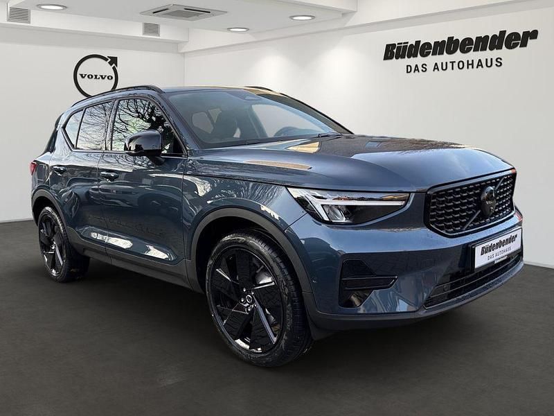Neu Volvo XC40 Plus 197 PS (144 kW) 2026 Blau SUV