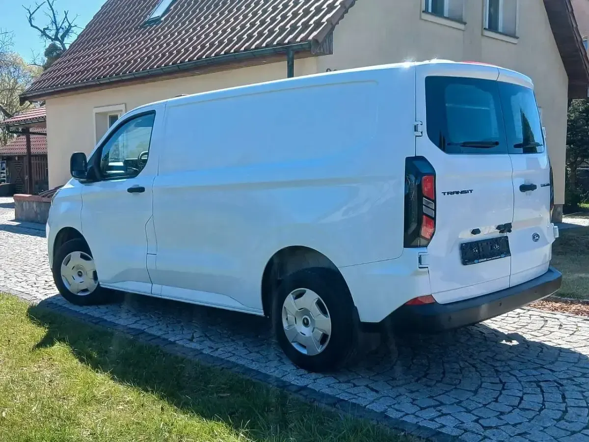 Gebraucht Ford 300 Trend 136 PS (100 kW) 2024 Frozen white Van / Kleinbus