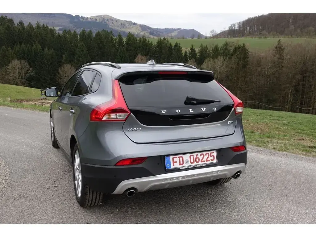 Gebraucht Volvo V40 CC Plus 150 PS (110 kW) 2015 Grau Kombi