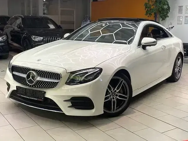Gebraucht Mercedes E300 AMG line 245 PS (180 kW) 2018 Diamantweiss  metalliclack Coupé