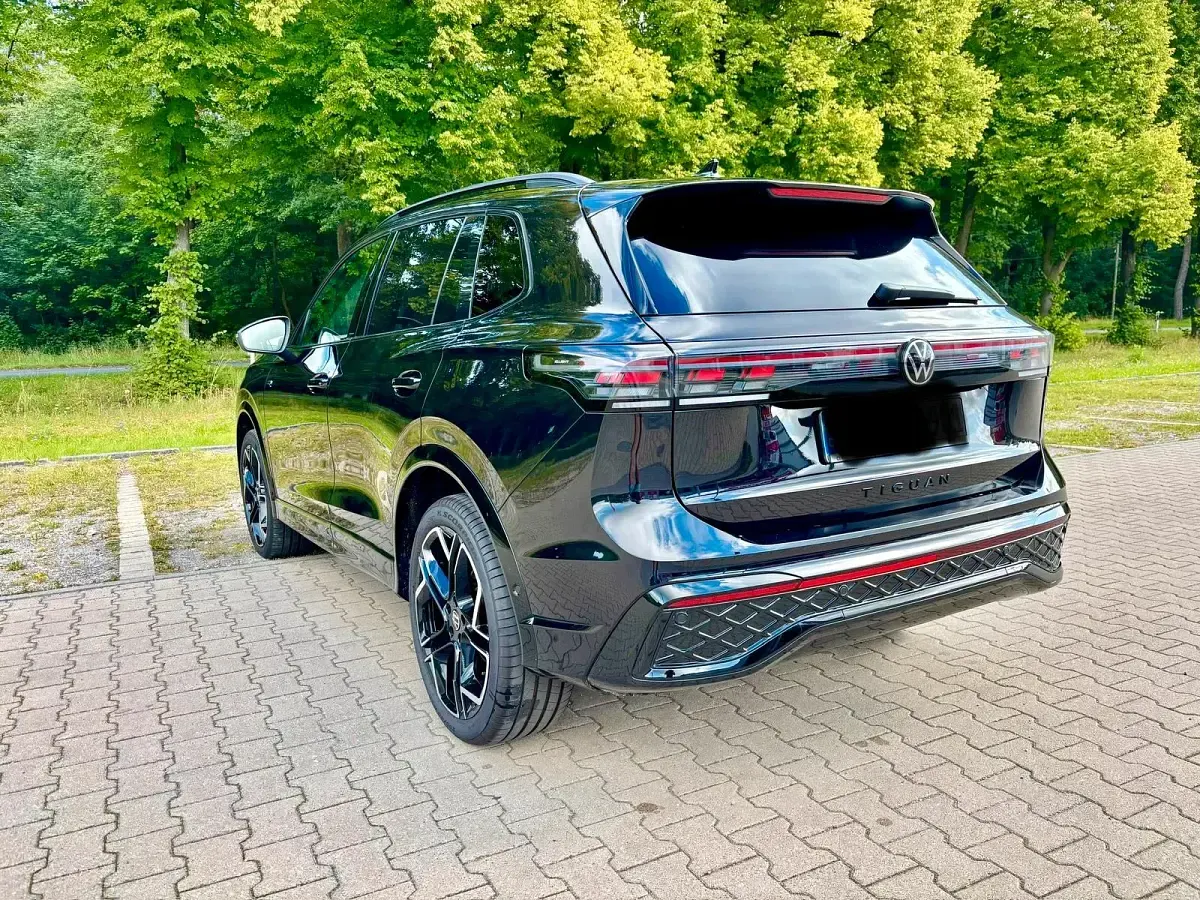 Gebraucht VW Tiguan R-line 193 PS (141 kW) 2024 Schwarz SUV