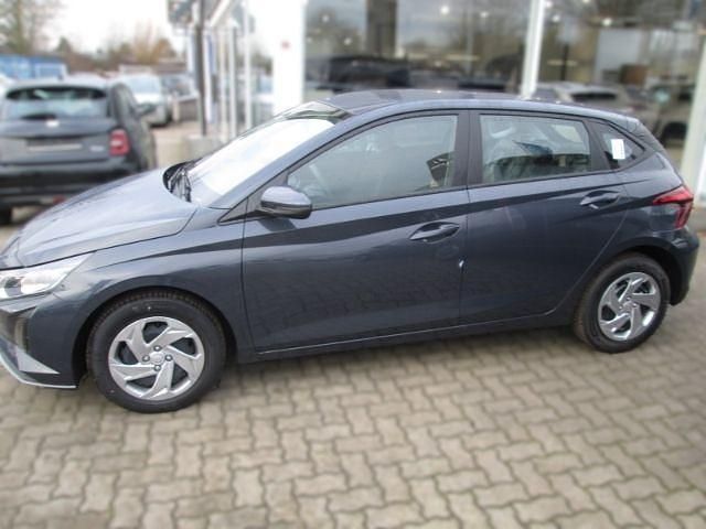 Neu Hyundai i20 Select 79 PS (58 kW) 2025 Grau Limousine