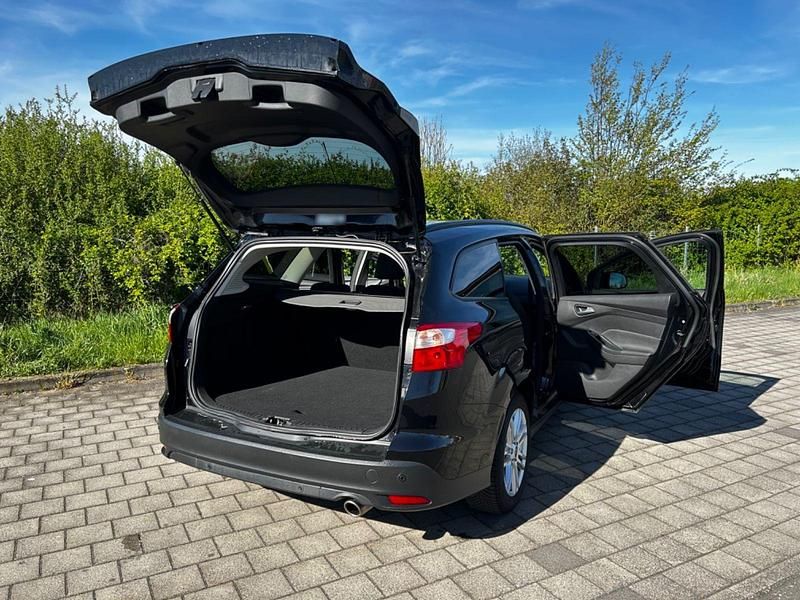 Gebraucht Ford Focus Trend 150 PS (110 kW) 2014 Schwarz Kombi