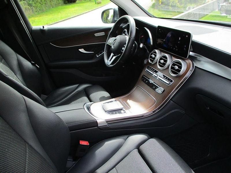 Gebraucht Mercedes GLC200 Exclusive 163 PS (119 kW) 2020 Grau SUV