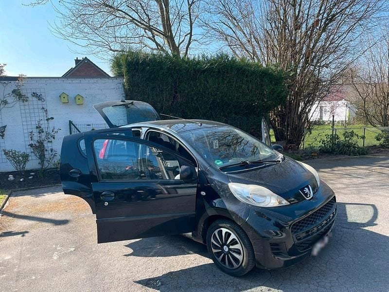 Gebraucht Peugeot 107 68 PS (50 kW) 2010 Schwarz Kleinwagen