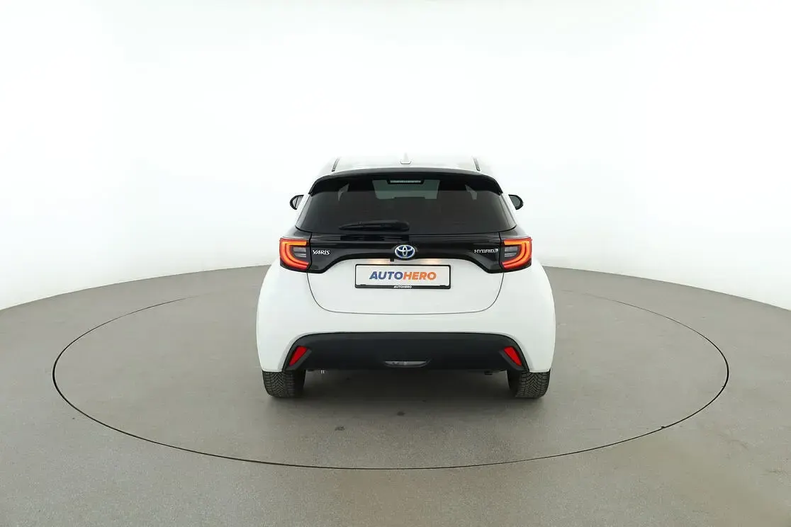 Gebraucht Toyota Yaris Team 116 PS (85 kW) 2022 Weiß Kleinwagen