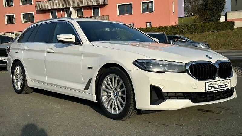Gebraucht BMW 530e 184 PS (135 kW) 2022 Alpinweiss Kombi