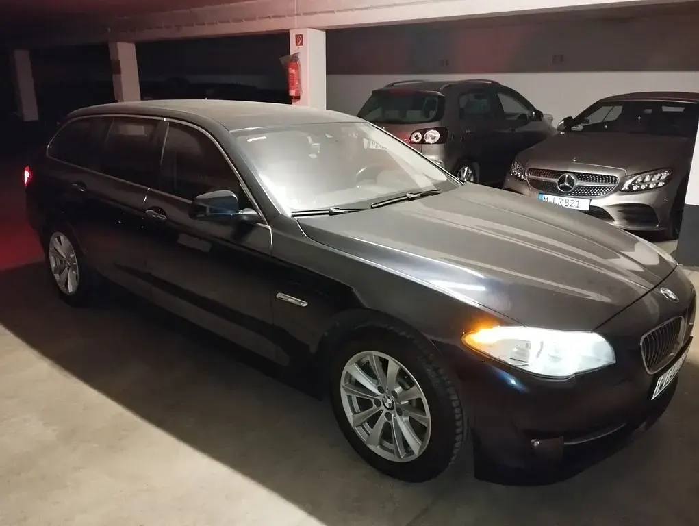 Gebraucht BMW 530 258 PS (189 kW) 2012 Blau Kombi