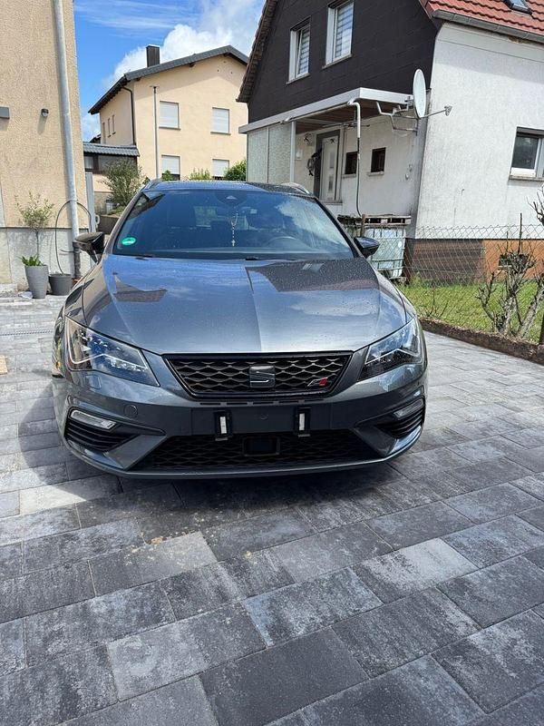 Grau Gebraucht 2018 Cupra Leon Kombi | 24.900 € (Teuer) - Bild 1/4