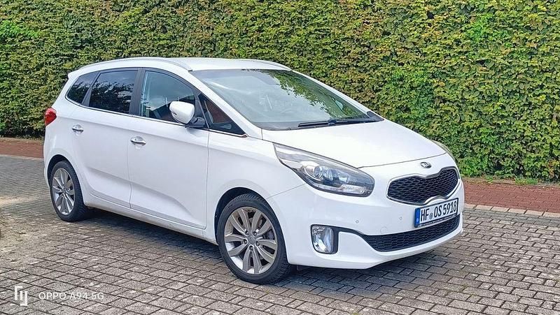 Gebraucht Kia Carens Spirit 141 PS (103 kW) 2015 Weiß Van / Kleinbus