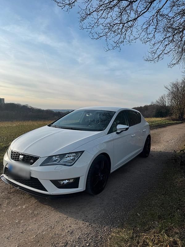 Weiß Gebraucht 2016 Seat Leon FR Kleinwagen | 8.250 € (Guter Preis) - Bild 1/4