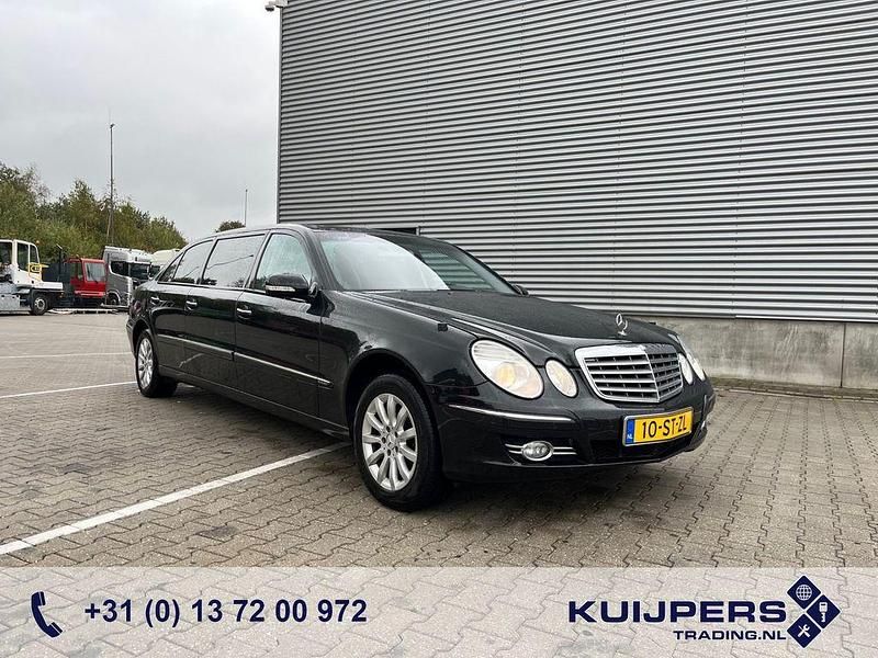 Schwarz Gebraucht 2003 Mercedes E240 Avantgarde Limousine | 13.900 € - Bild 1/4