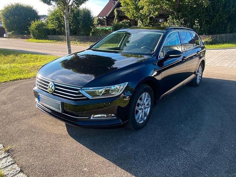 Schwarz Gebraucht 2019 VW Passat Comfortline Kombi | 16.000 € - Bild 1/4