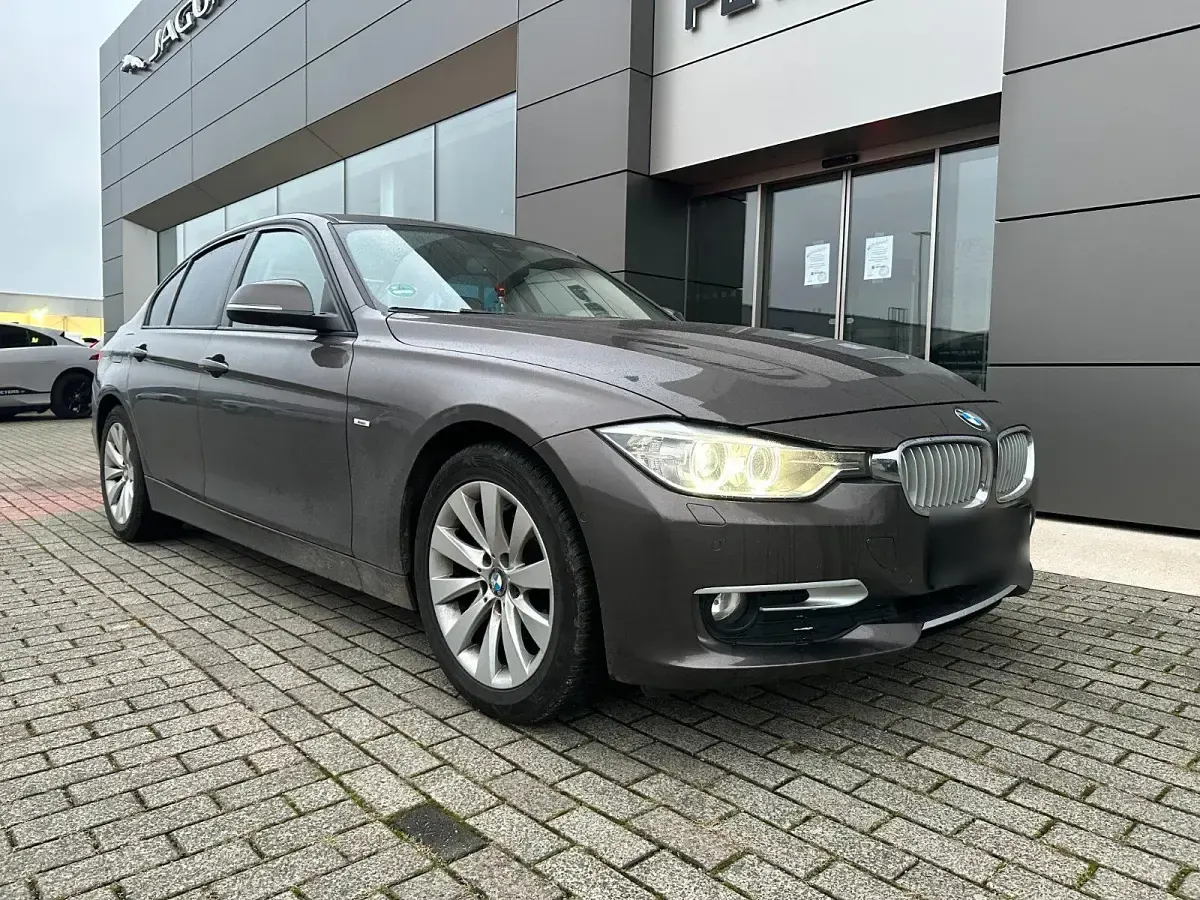 Gebraucht BMW 320 Sport Line 184 PS (135 kW) 2012 Braun Limousine