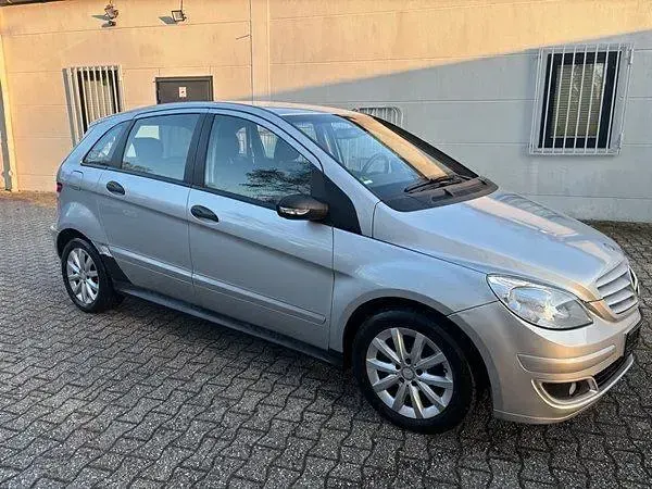 Gebraucht Mercedes B180 109 PS (80 kW) 2005 Silber Van / Kleinbus