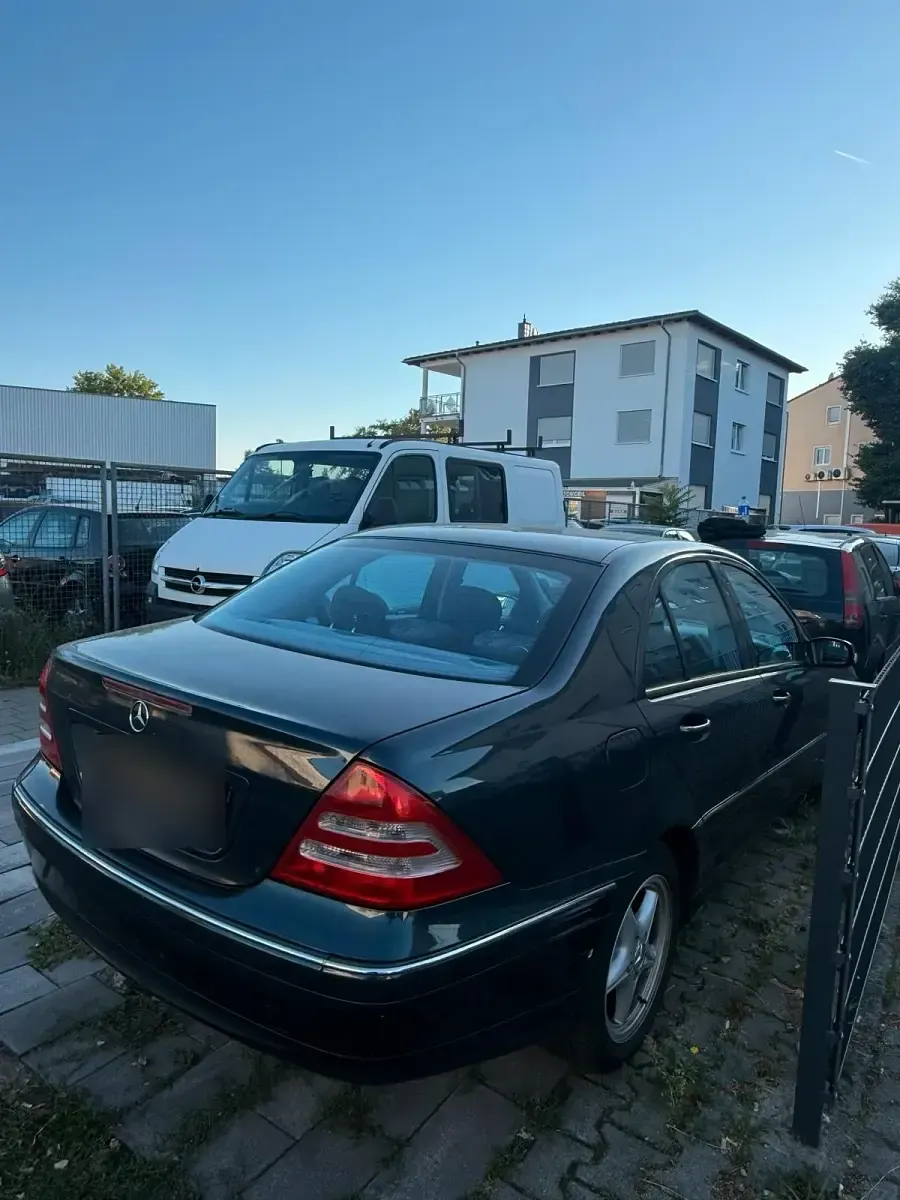 Gebraucht Mercedes C200 163 PS (119 kW) 2002 Blau Limousine