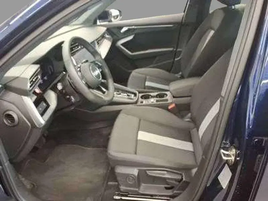 Używany Audi A3 Advanced 116 KM (85 kW) 2025 Niebieski Sedan/Limuzyna