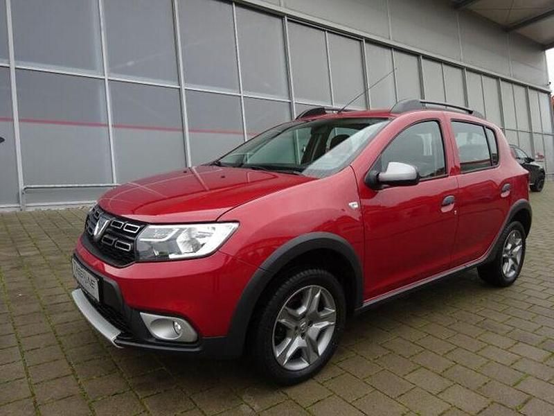 Gebraucht Dacia Sandero Prestige 90 PS (66 kW) 2017 Rot Kleinwagen