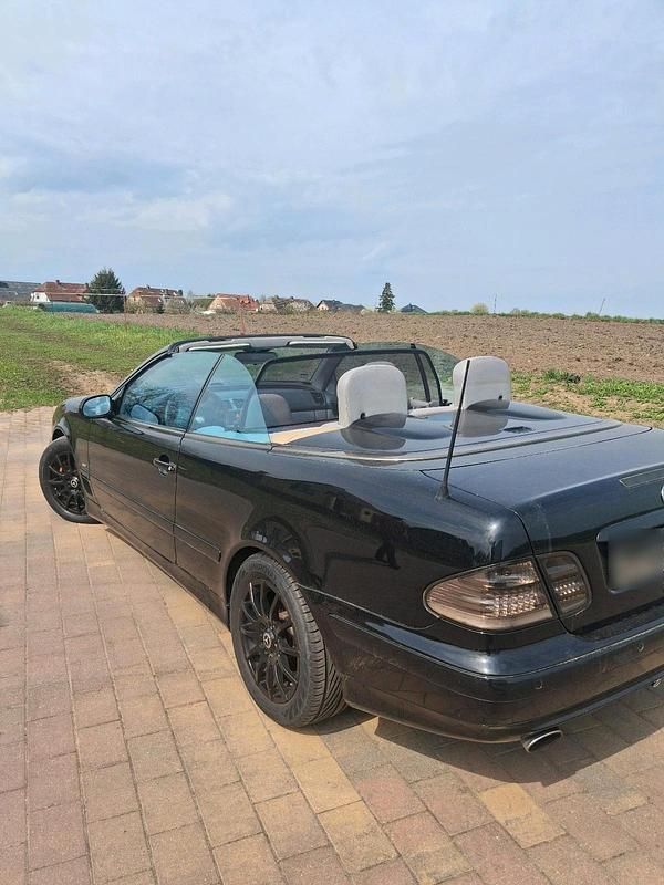 Gebraucht Mercedes CLK230 193 PS (141 kW) 2000 Schwarz Cabrio