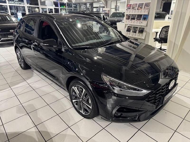 Gebraucht Hyundai i30 Advantage 140 PS (102 kW) 2024 Abyss black (metallic) Kombi