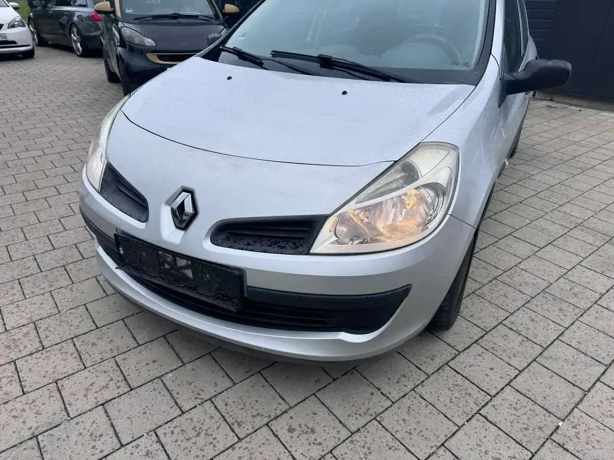 Gebraucht Renault Clio II 75 PS (55 kW) 2006 Silber Limousine
