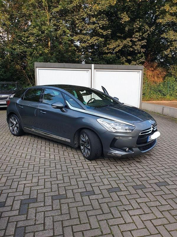 Grau Gebraucht 2012 Citroën DS5 Sport Chic Kleinwagen | 8.700 € (Etwas zu teuer) - Bild 1/4