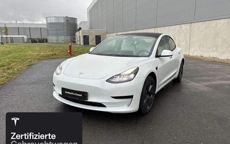 Weiß Gebraucht 2021 Tesla Model 3 RWD Limousine | 25.200 € (Fairer Preis) - Bild 1/4