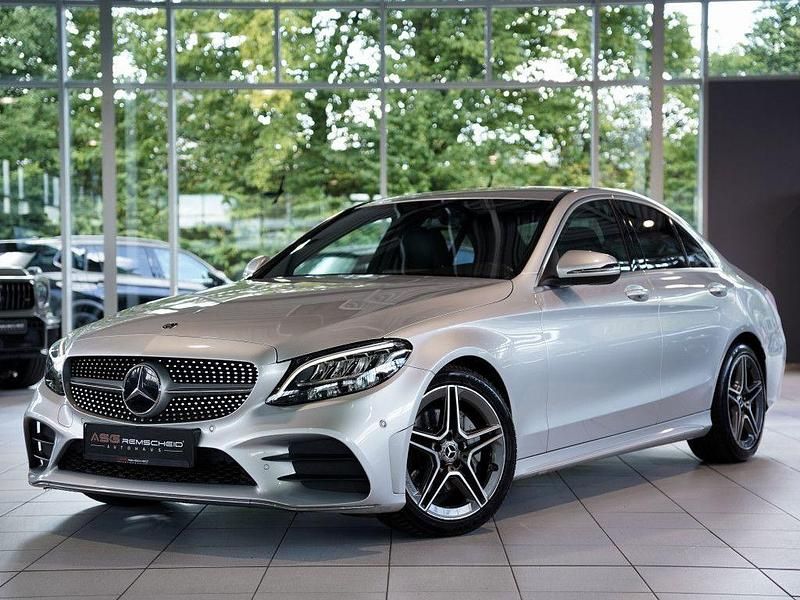 Silber Gebraucht 2019 Mercedes C220 AMG line Limousine | 28.900 € (Etwas zu teuer) - Bild 1/4