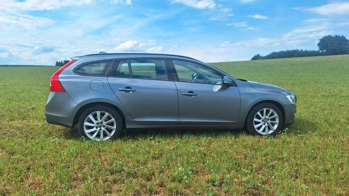 Gebraucht Volvo V60 150 PS (110 kW) 2016 Silber Kombi