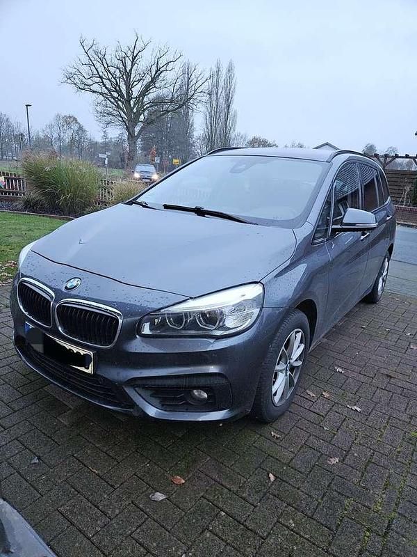Grau Gebraucht 2016 BMW 218 Gran Tourer Advantage Van / Kleinbus | 8.150 € (Superpreis) - Bild 1/4