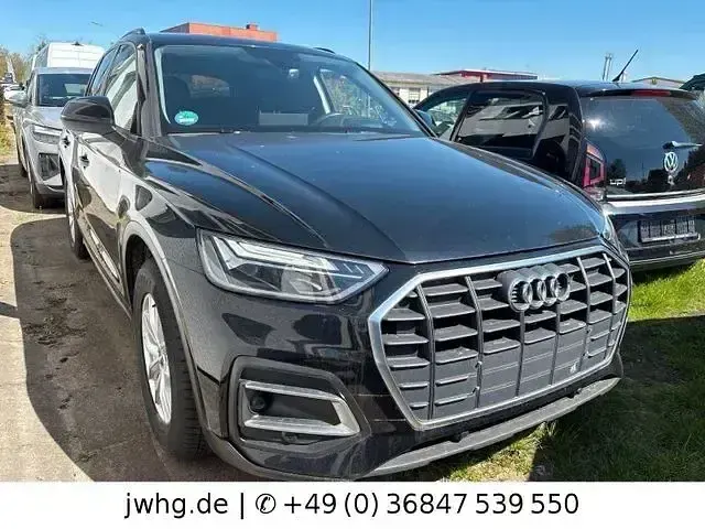 Gebraucht Audi Q5 Sport 163 PS (119 kW) 2022 Brillantschwarz SUV