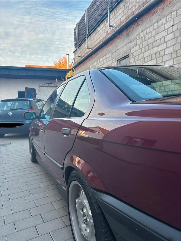 Gebraucht BMW 316 102 PS (75 kW) 1995 Rot Limousine