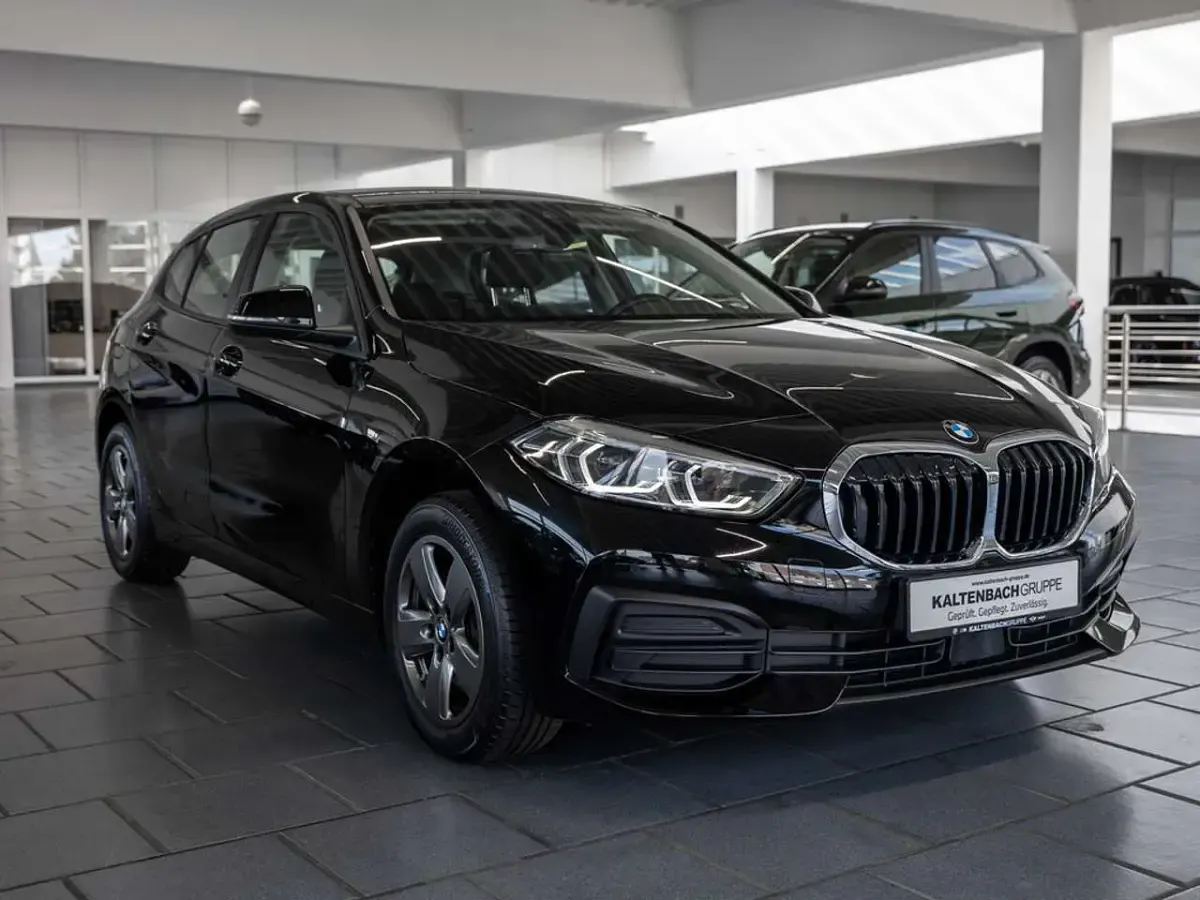 Gebraucht BMW 118 Advantage 136 PS (100 kW) 2023 Schwarz ii Limousine