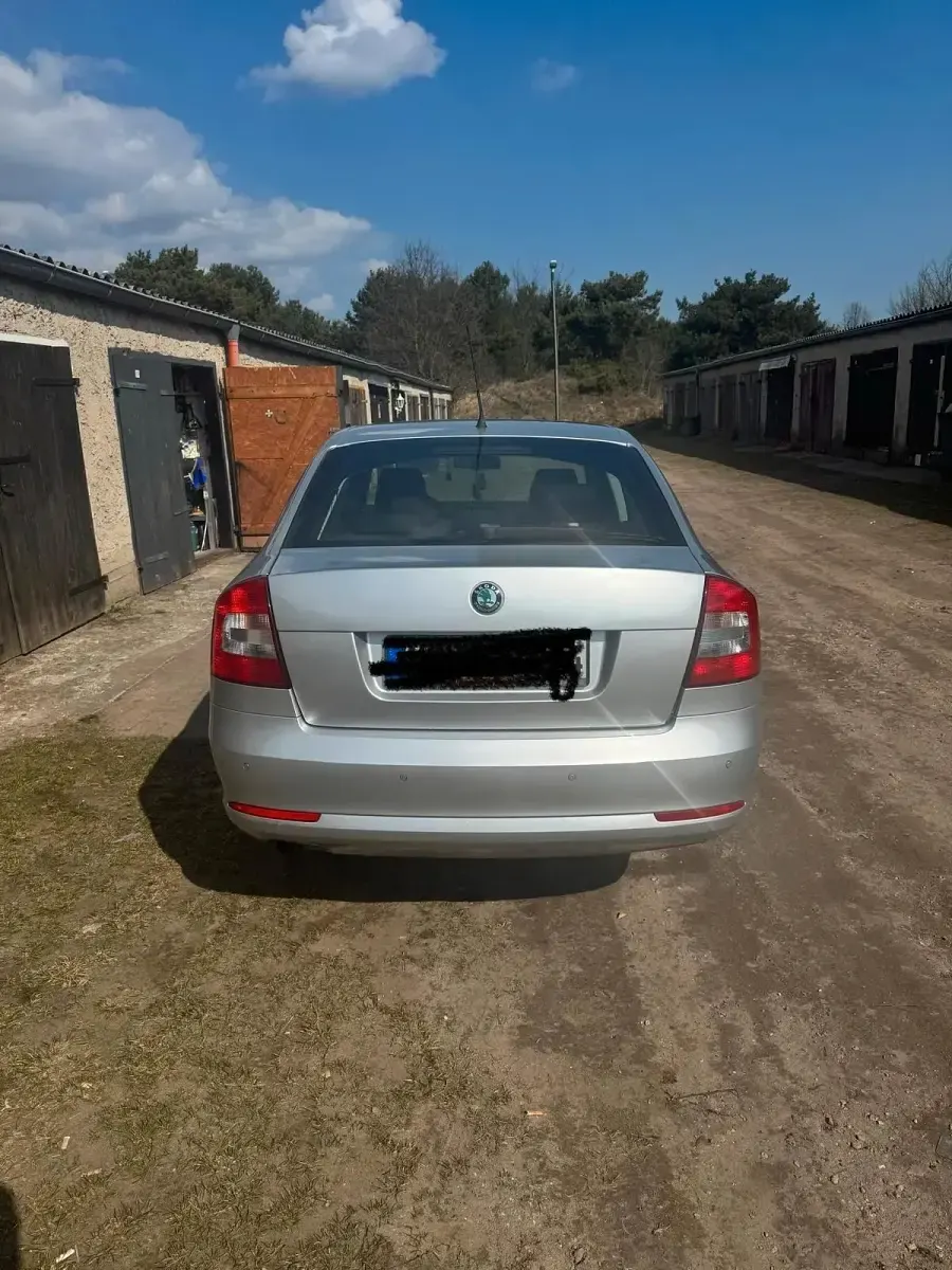 Gebraucht Skoda Octavia 107 PS (78 kW) 2011 Grau Limousine