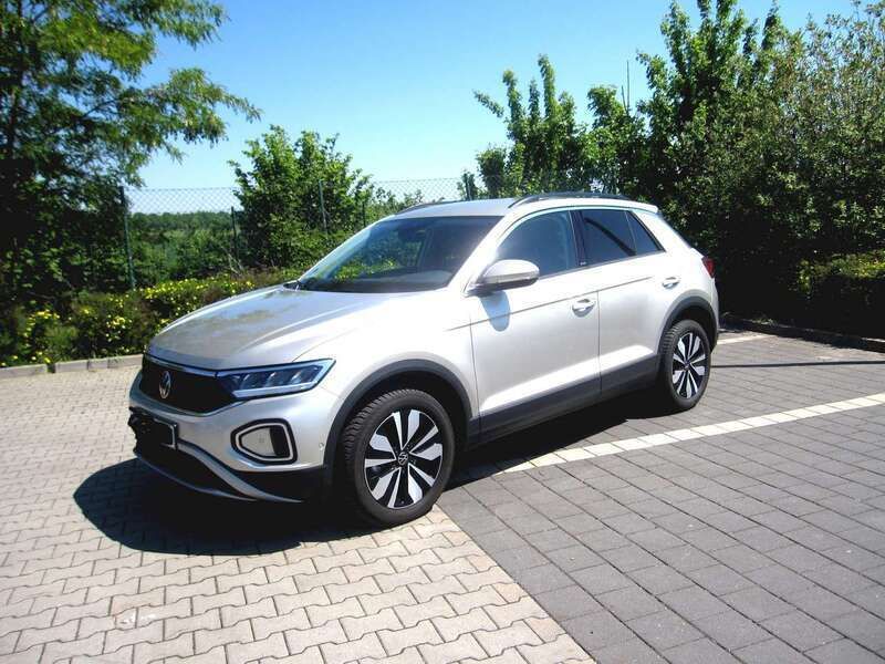 Silber Gebraucht 2023 VW T-Roc Move SUV | 26.900 € (Superpreis) - Bild 1/4