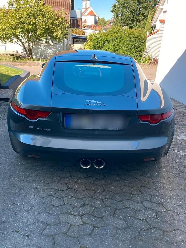 Grau Gebraucht 2017 Jaguar F-Type Coupé | 44.000 € (Teuer) - Bild 1/4