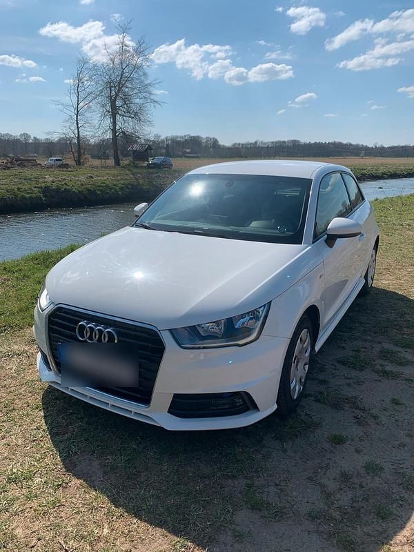 Weiß Gebraucht 2015 Audi A1 S-Line Kleinwagen | 9.990 € (Guter Preis) - Bild 1/4