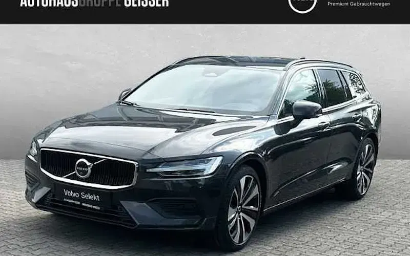 Używany Volvo V60 Core 197 KM (144 kW) 2025 Szary Kombi